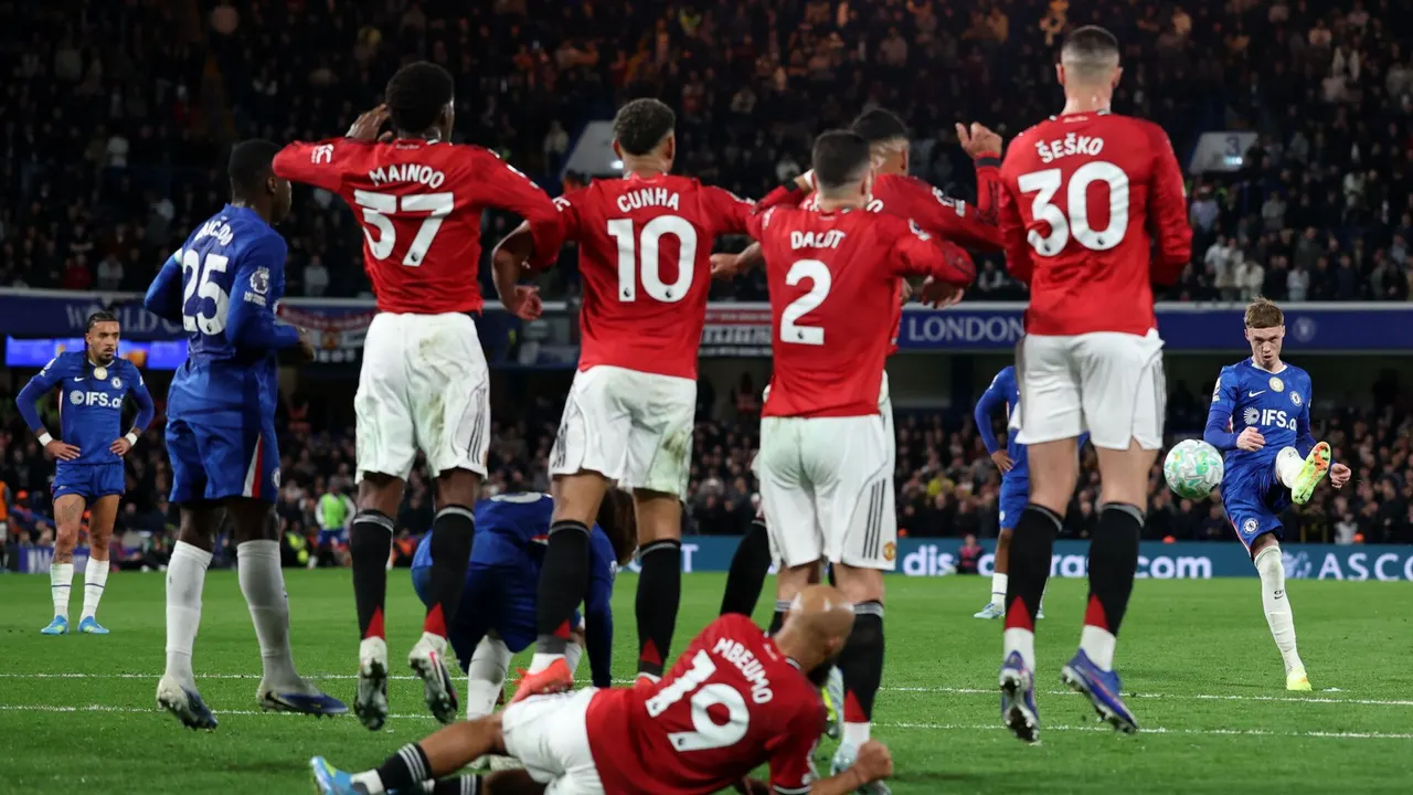 وسط منافسة برشلونة والسيتي.. عرض بـ40 مليون من يونايتد لضم موهبة عمرها 16 عامًا!